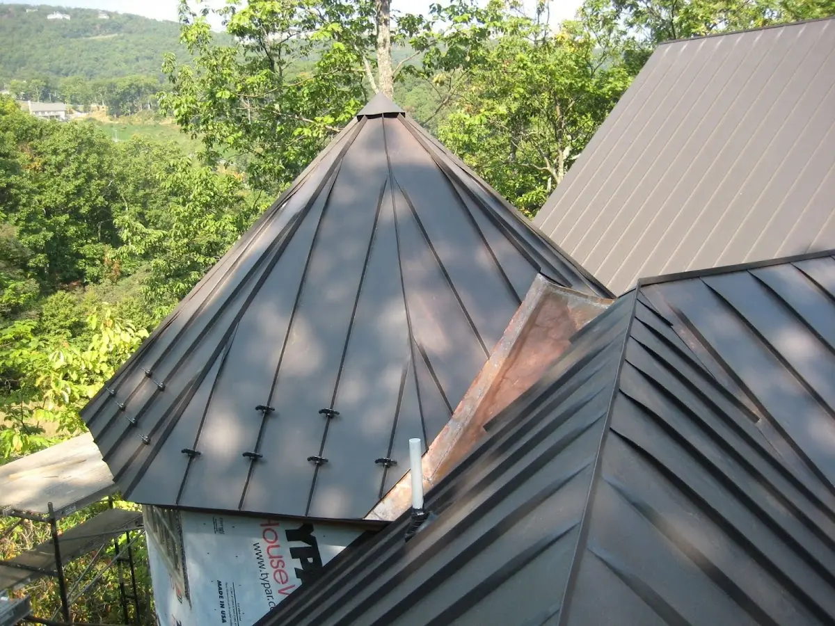 Professional Gutter Cleaning by Craftsman Roofing in Loma Alta
